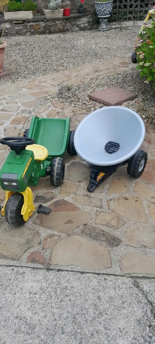 Tractor trailer and manure spreader