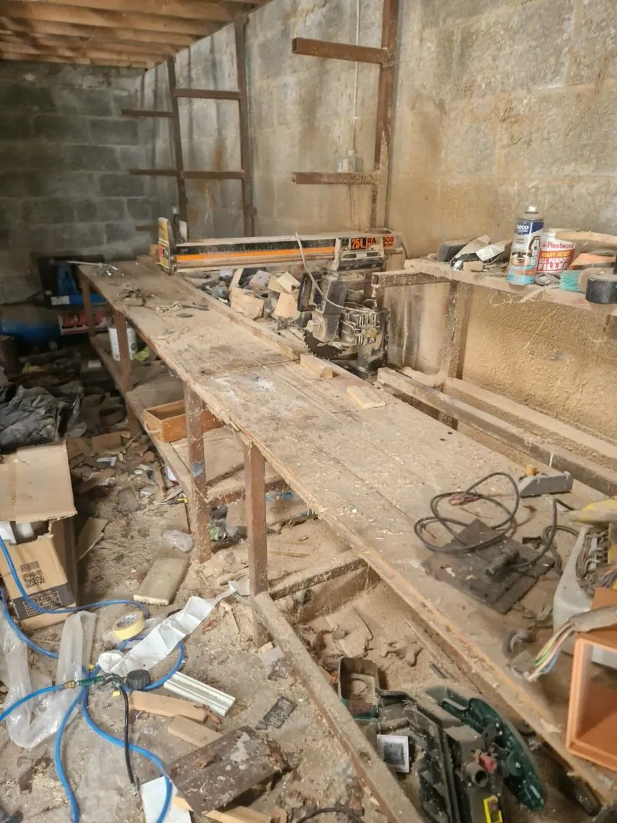 Cross cut saw and bench - Image 1