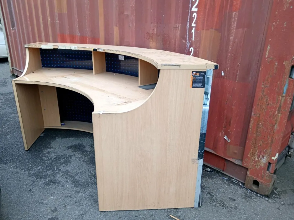 Desks to clear - Image 3