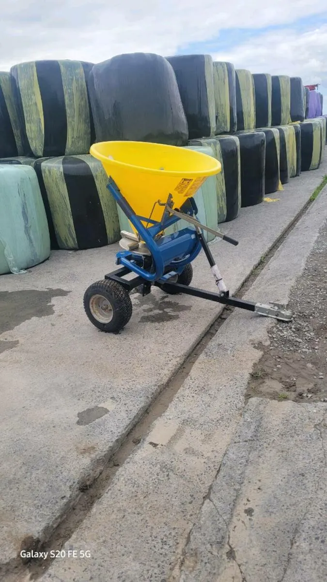 Quad Fertiliser Spreader - Image 1