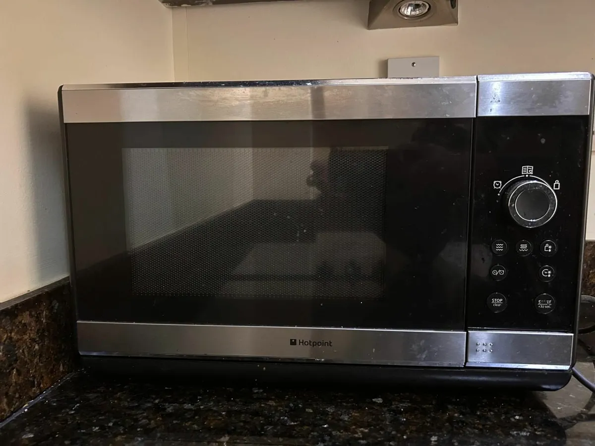 Hotpoint Microwave Oven for sale - Image 2