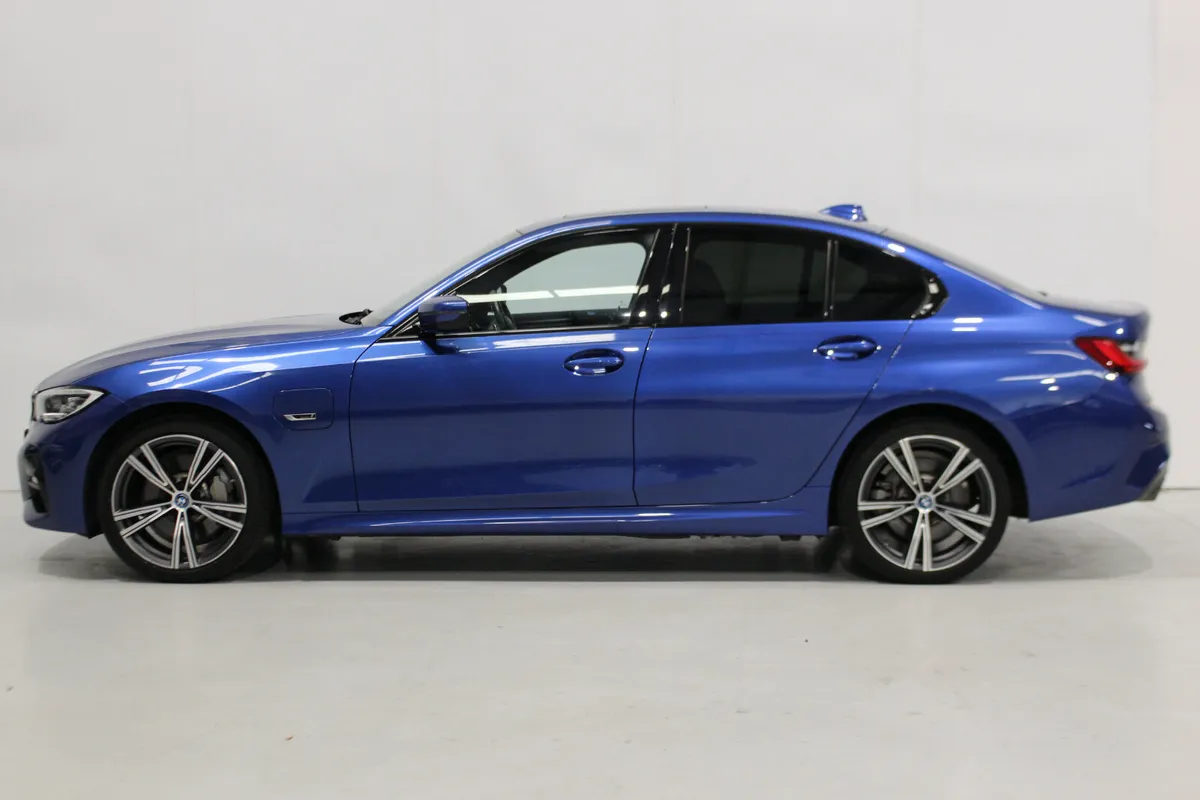 BMW 3-Series 2022 330E MSPORT HIGH SPEC - Image 4