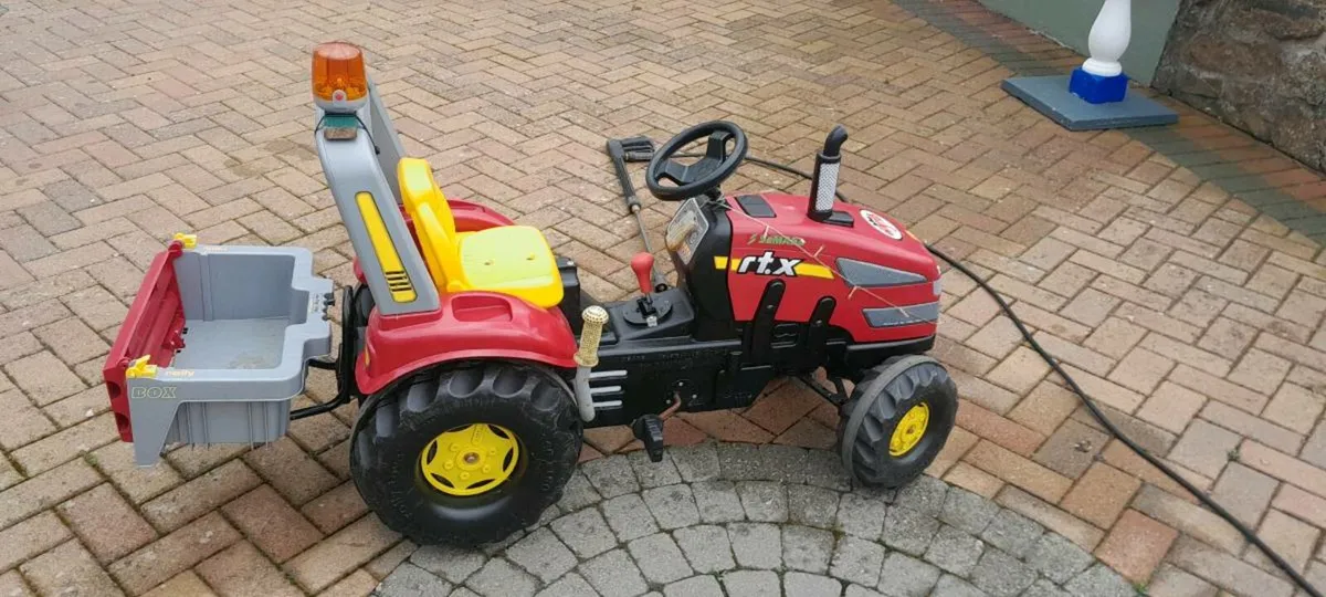 Red tractor including carry all - Image 2