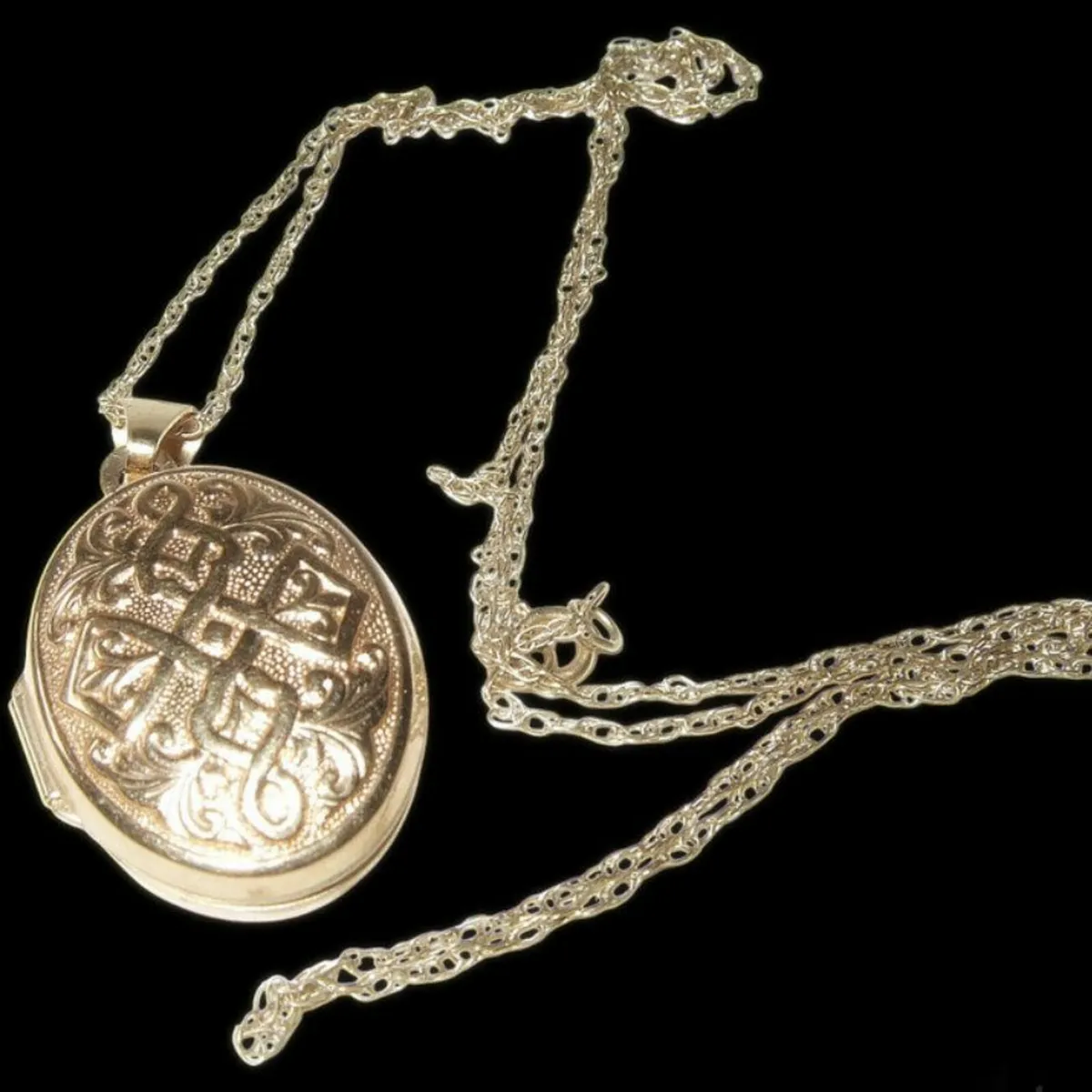 Vintage Hallmarked 9ct Gold Locket & Chain - Image 1