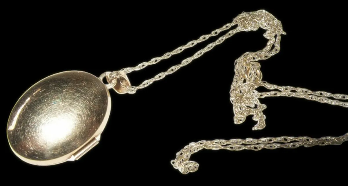 Vintage Hallmarked 9ct Gold Locket & Chain - Image 4