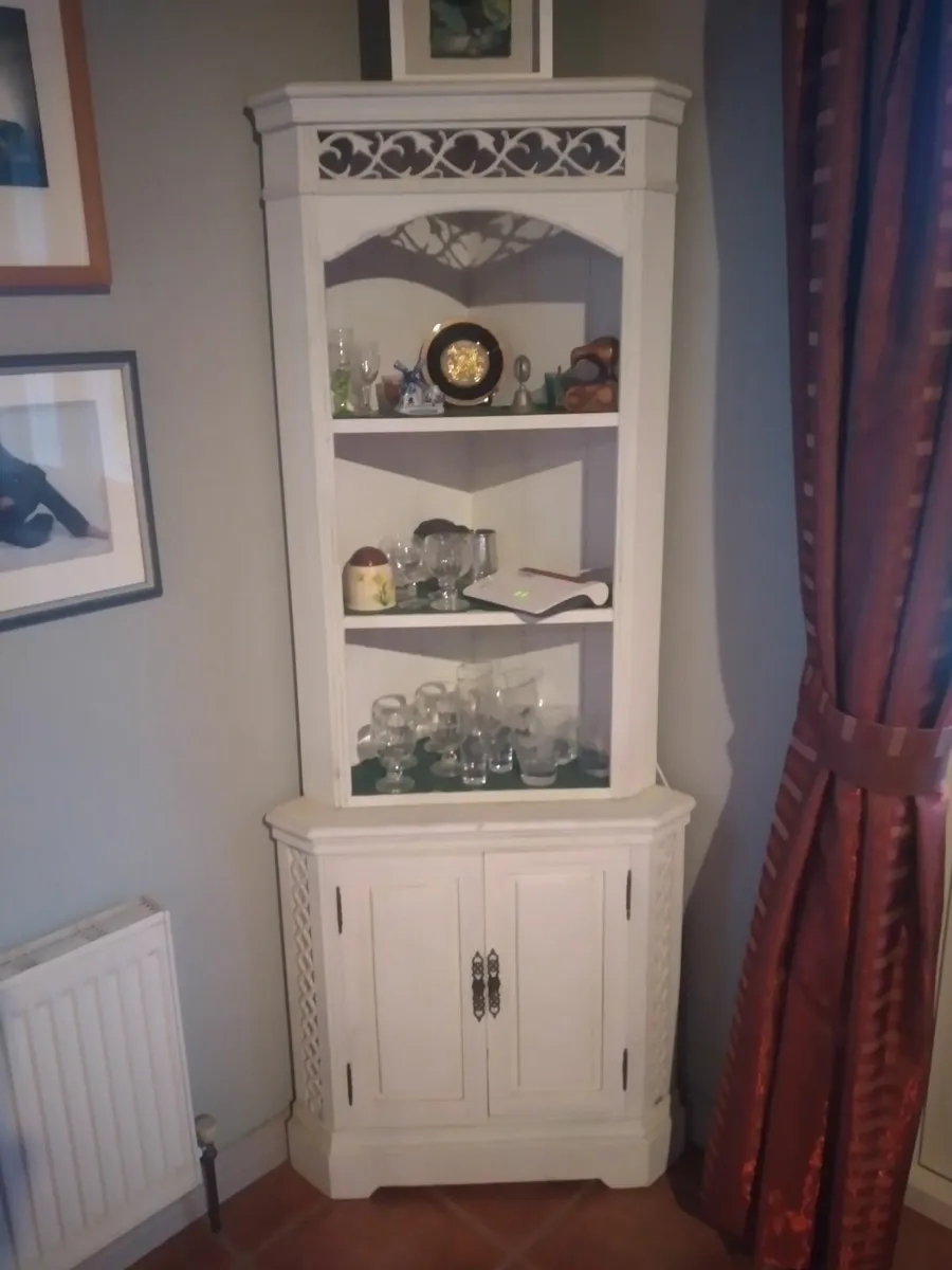 Corner display cabinet