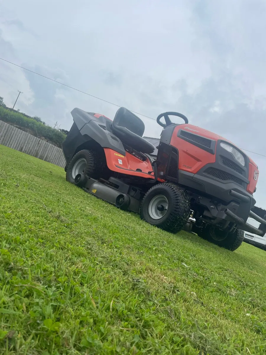Husqvarna Ride on lawnmower 43’ deck - Image 2