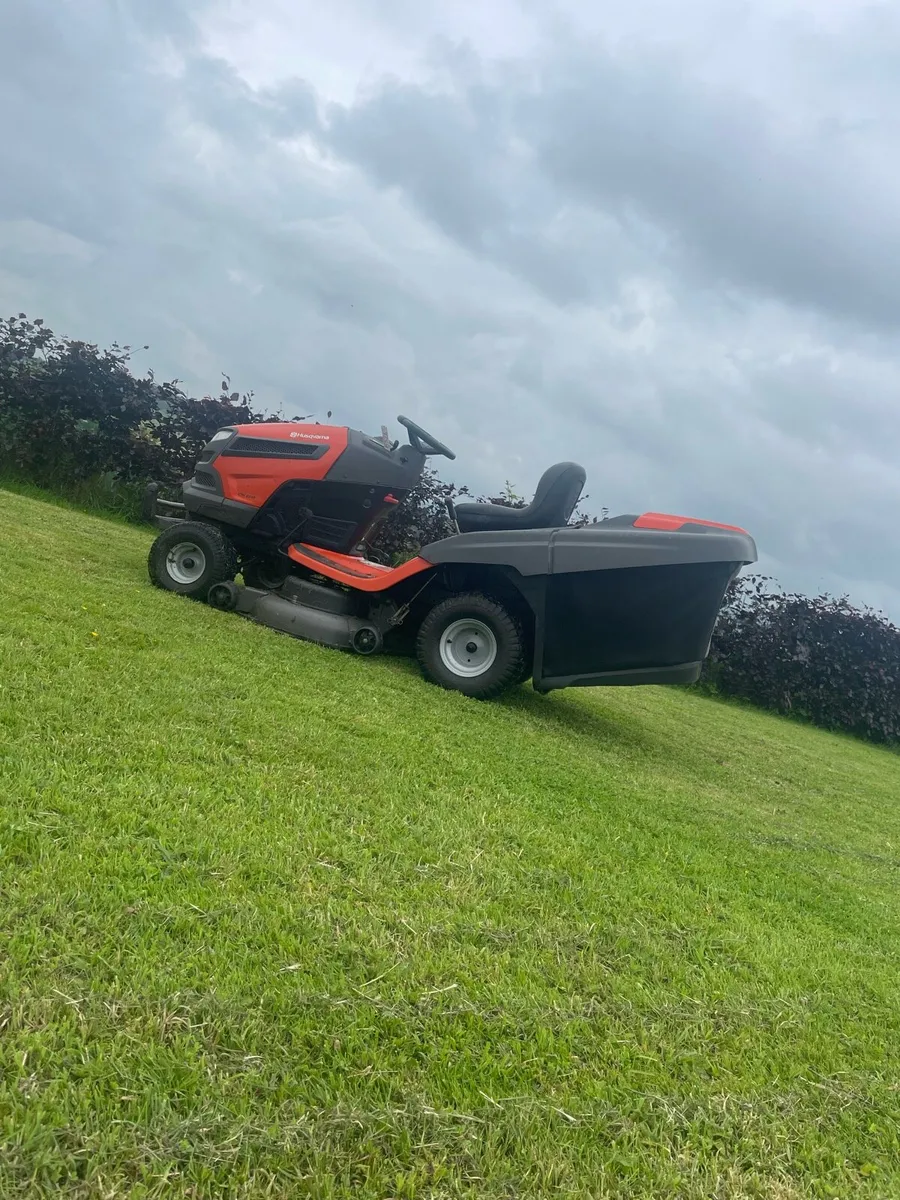 Husqvarna Ride on lawnmower 43’ deck - Image 3
