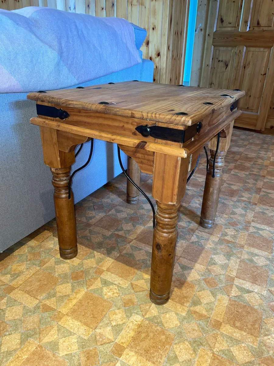 Stylish Side Table - Image 2