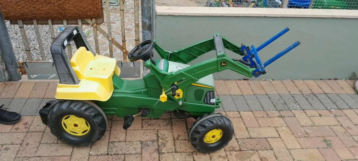 John deere tractor with bale spike - Image 1
