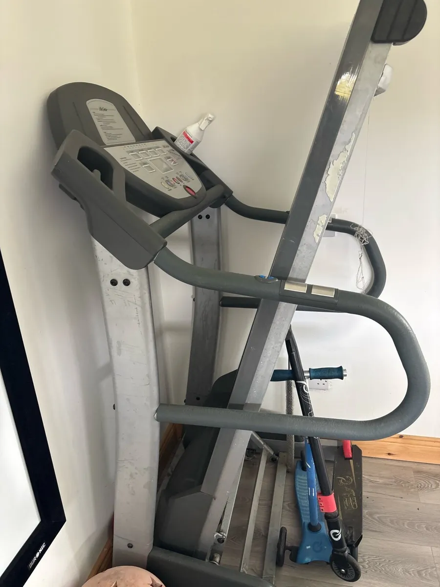 Treadmill needing repair - Image 1