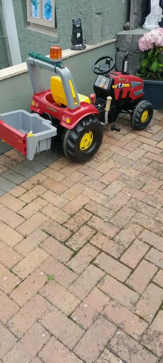 Red tractor - Image 2
