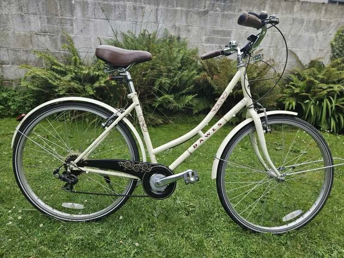 Cream ladies' bike Duchess great condition - Image 1