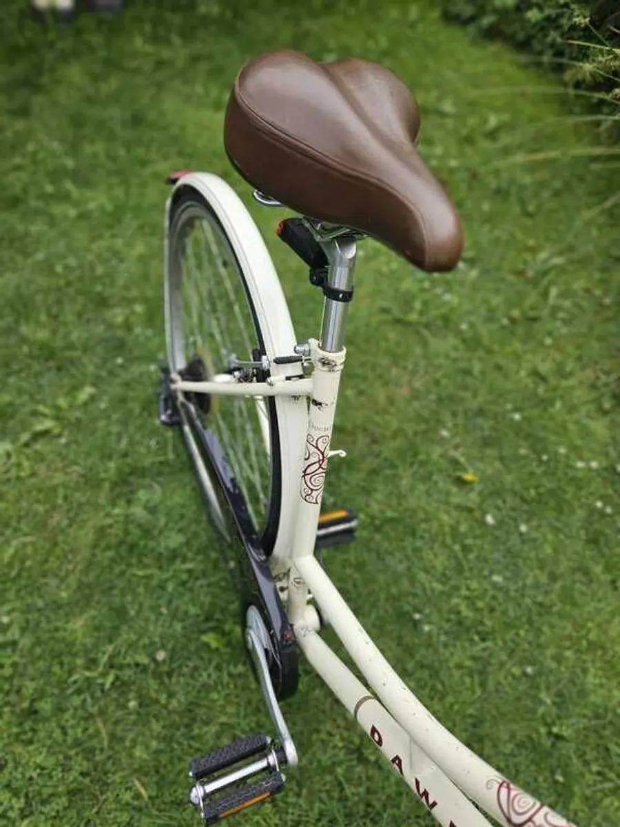 Cream ladies' bike Duchess great condition - Image 2