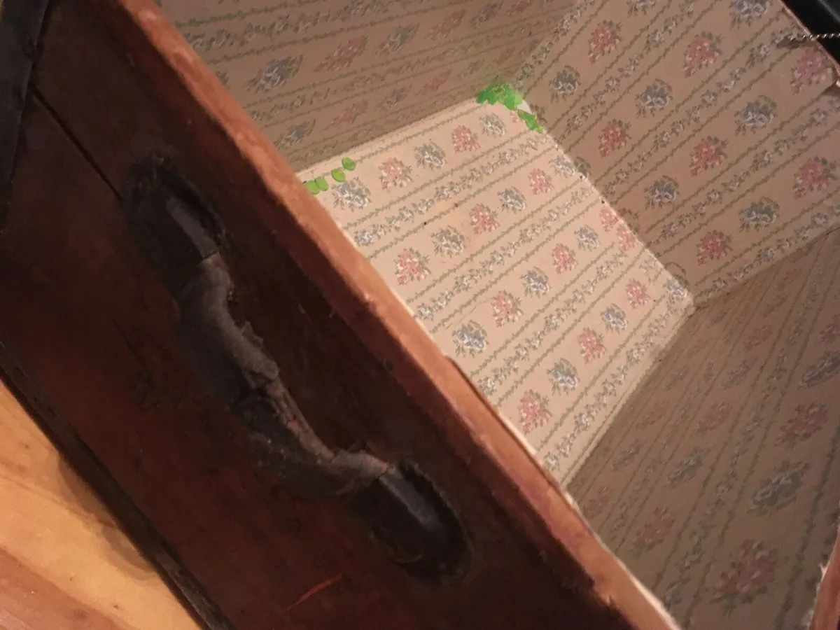 Old chest - Image 3