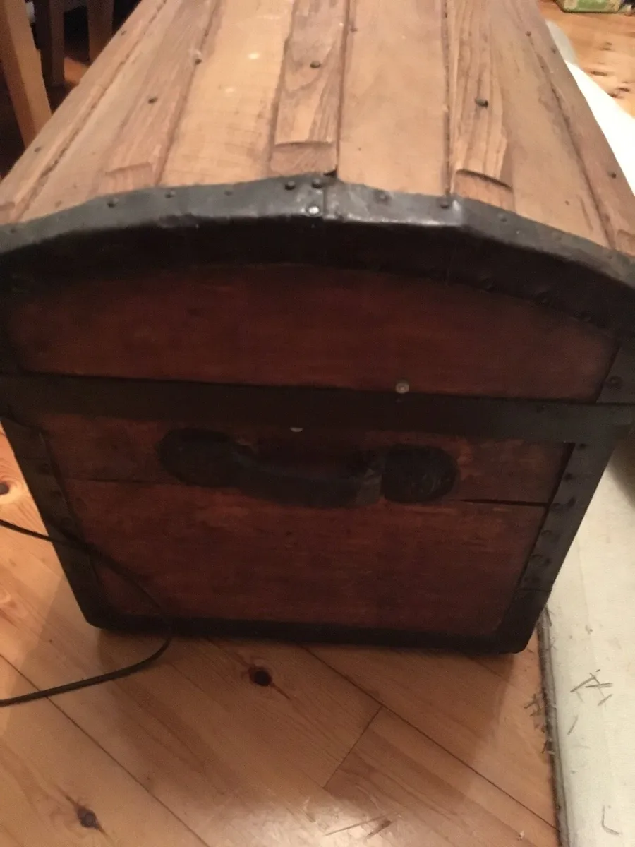 Old chest - Image 4