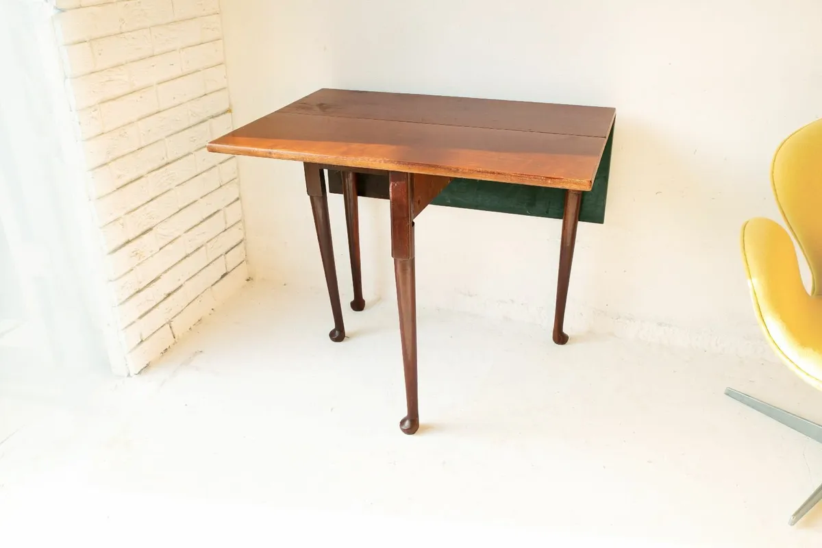 18th Century drop leaf table - Image 1