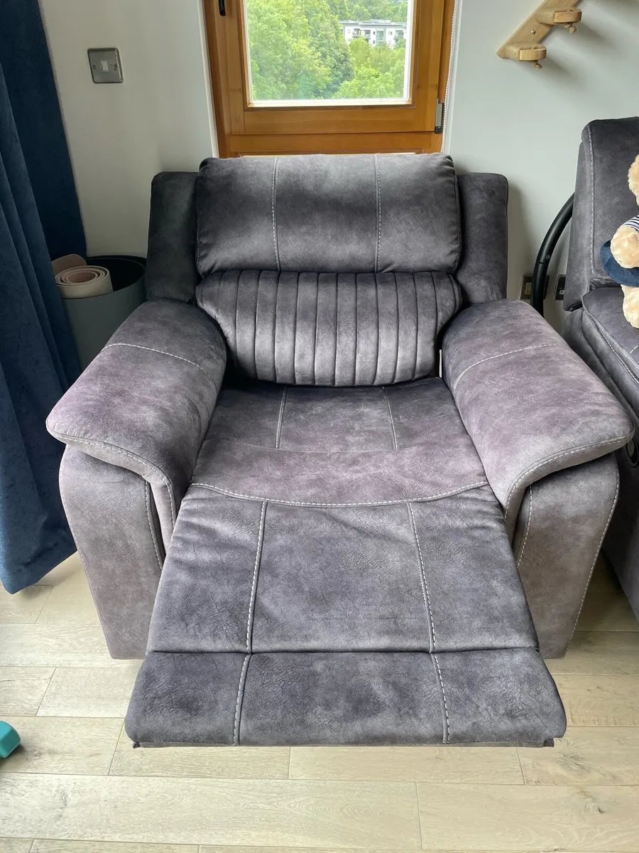 Recliner Sofa 1 Seat Wide - Image 1