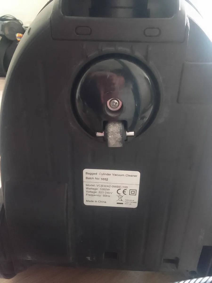 Bagged Cylinder Vacuum Cleaner - Image 3