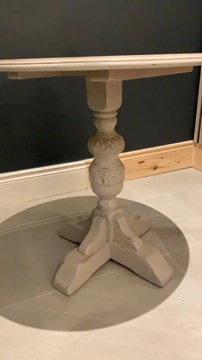Table & 2 carvers - Image 4