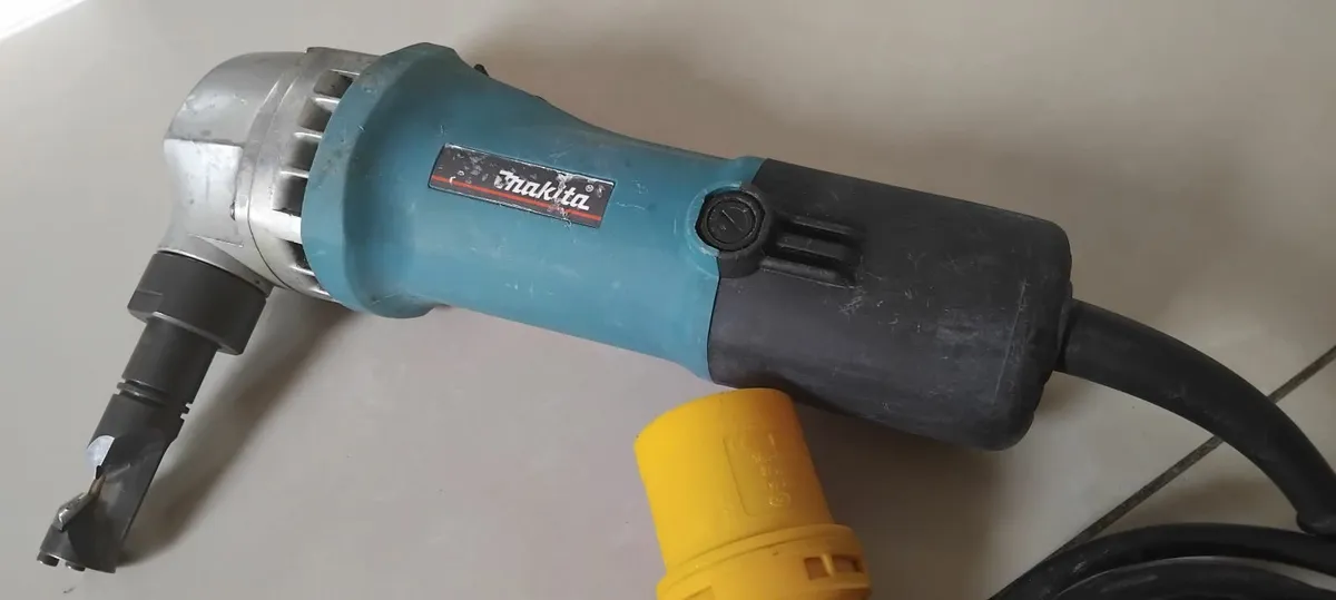 Makita Jn1601 Tin Nibblers 110v - Image 3