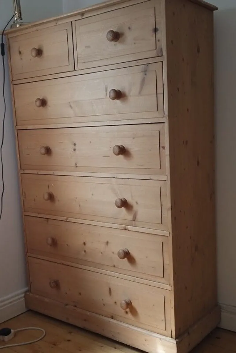 Pine chest of drawers - Image 1