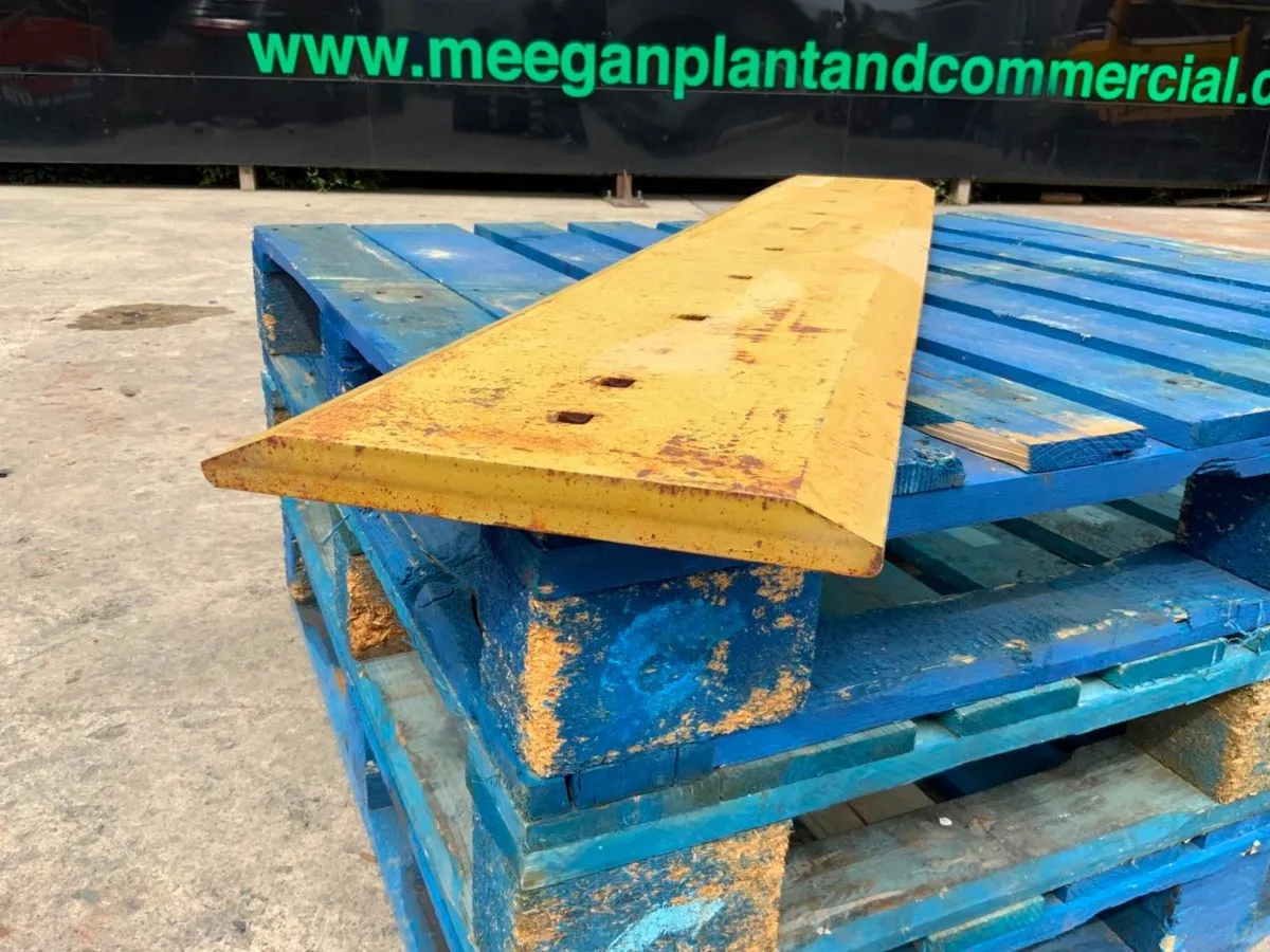 1.8mts CUTTING EDGE BLADE / WEAR PLATE. - Image 3