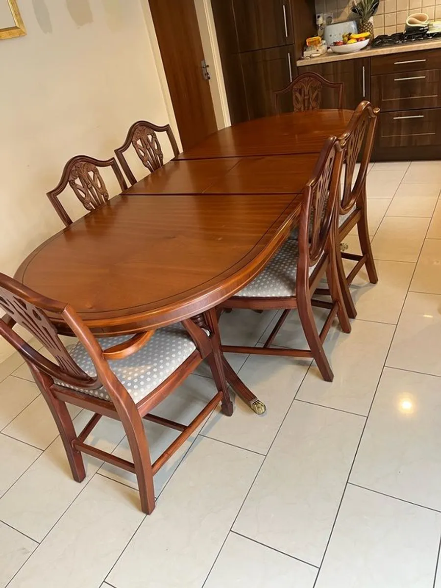 Dining room table and chairs - Image 1