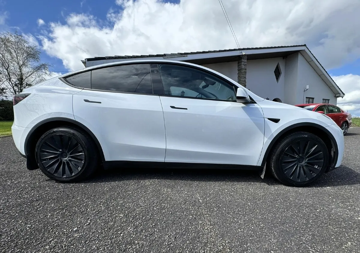 Tesla Model Y RWD – HW4 – June 2024 - Image 2