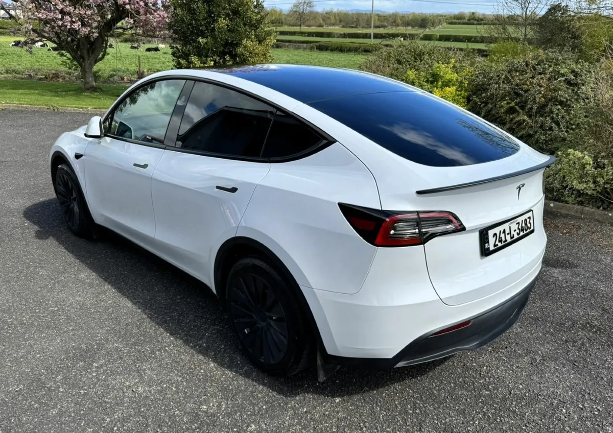 Tesla Model Y RWD – HW4 – June 2024 - Image 4