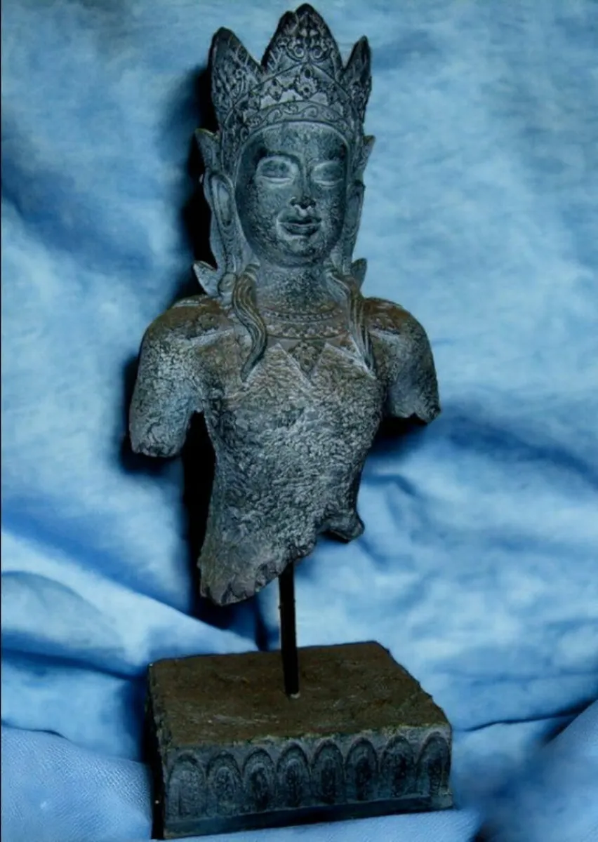 Vintage Aisan Art Statue - Image 3
