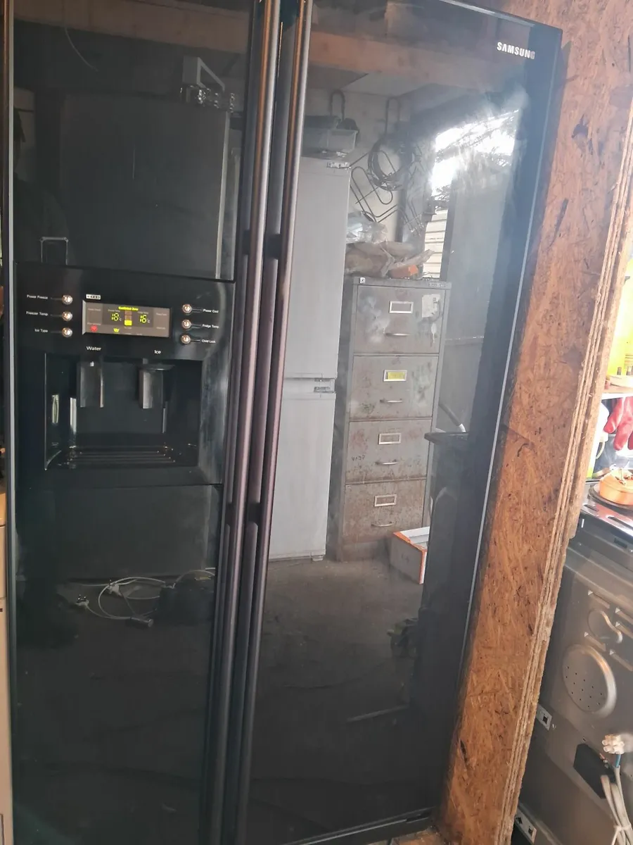 SAMSUNG AMERICAN FRIDGE AND FREEZER FULL - Image 3