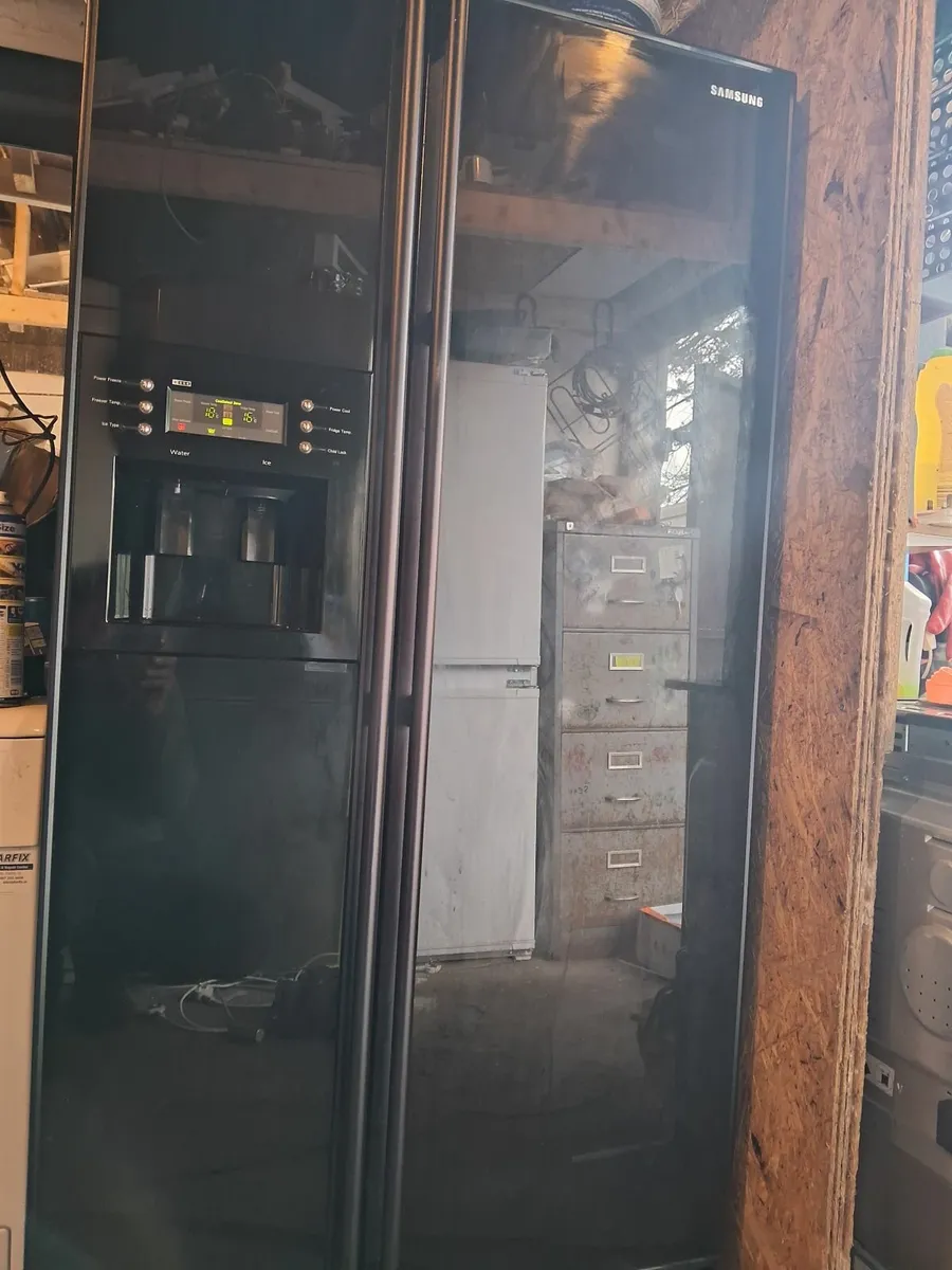 SAMSUNG AMERICAN FRIDGE AND FREEZER FULL - Image 1