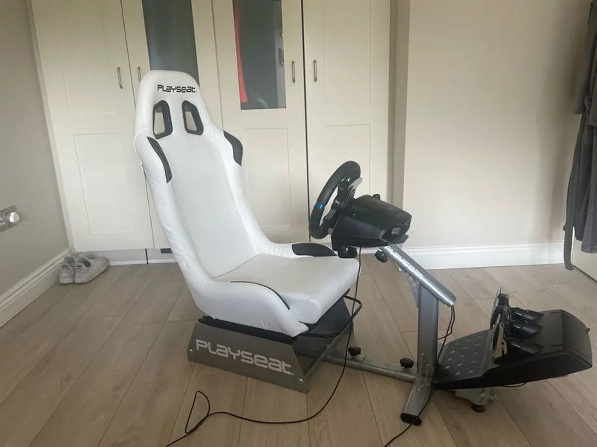 Never used - Playseat Evolution Racing Cockpit & Logitech G29 Racing Wheel - Image 1