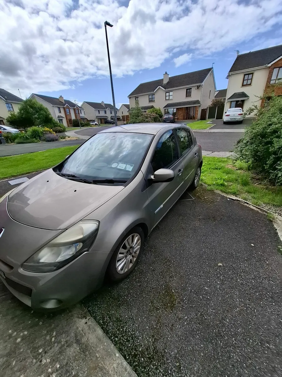 Renault Clio 2010 - Image 2