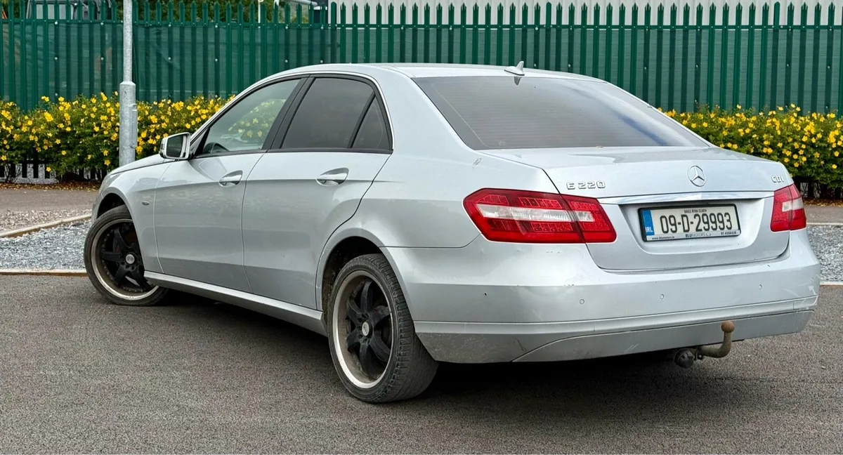Mercedes E220 Automatic low miles - Image 4