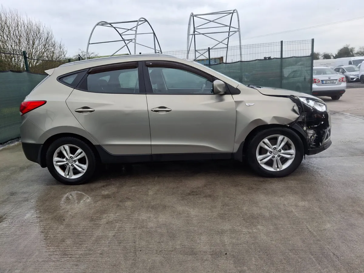 *2010 Hyundai ix35  4x4  2.0 Diesel - Image 3