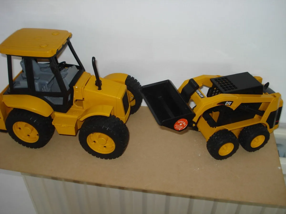 BRUDER JCB 4CX, CAT SKID & MAN PRIME MOVER CAB. - Image 2