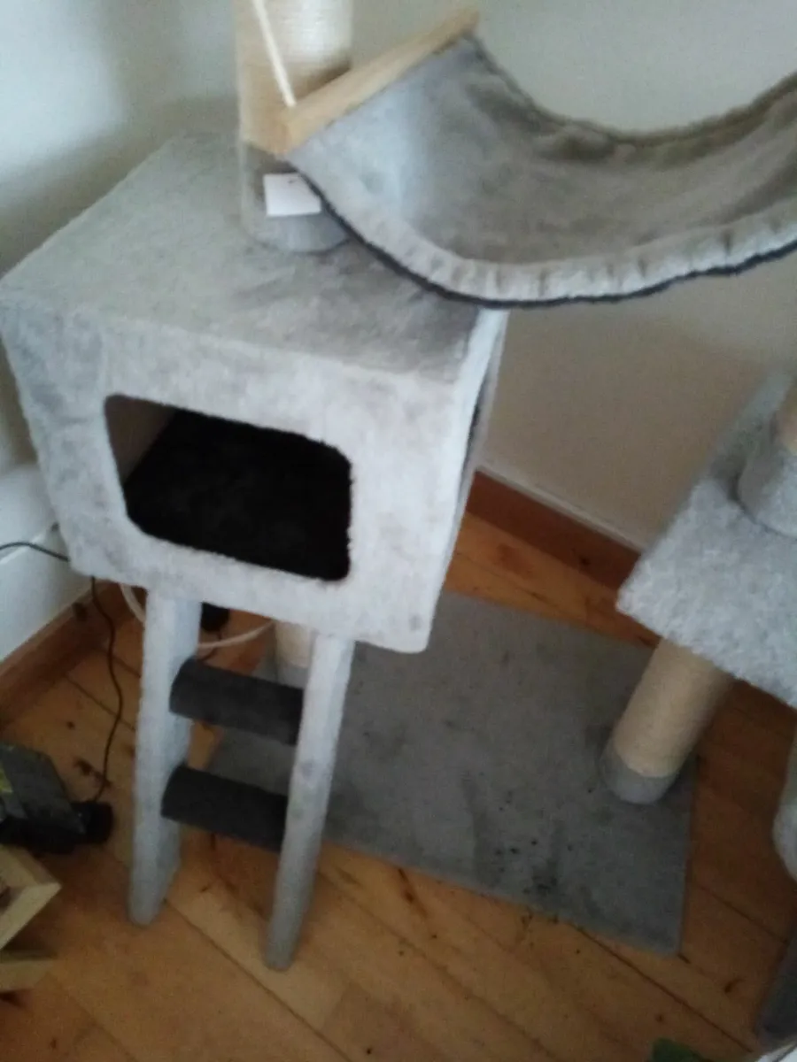 Cat climbing frame - Image 2