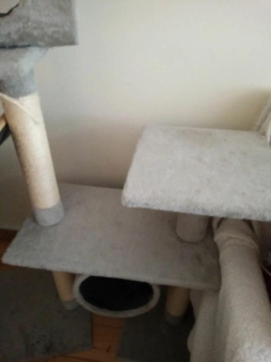 Cat climbing frame - Image 3