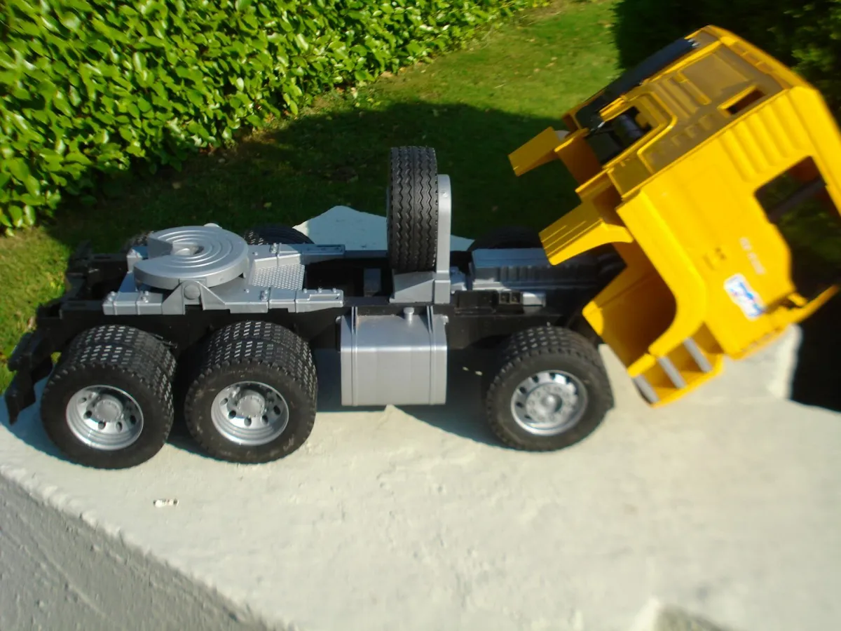 BRUDER JCB 4CX, CAT SKID & MAN PRIME MOVER CAB. - Image 3