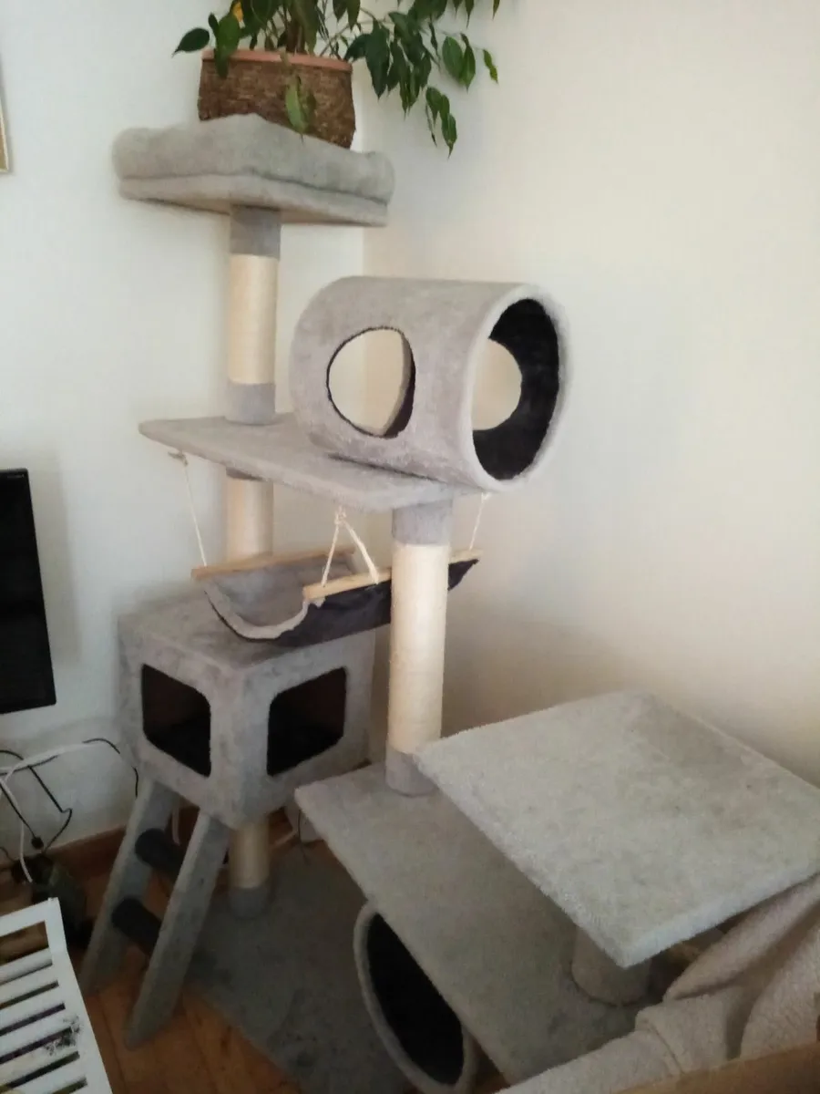 Cat climbing frame - Image 4