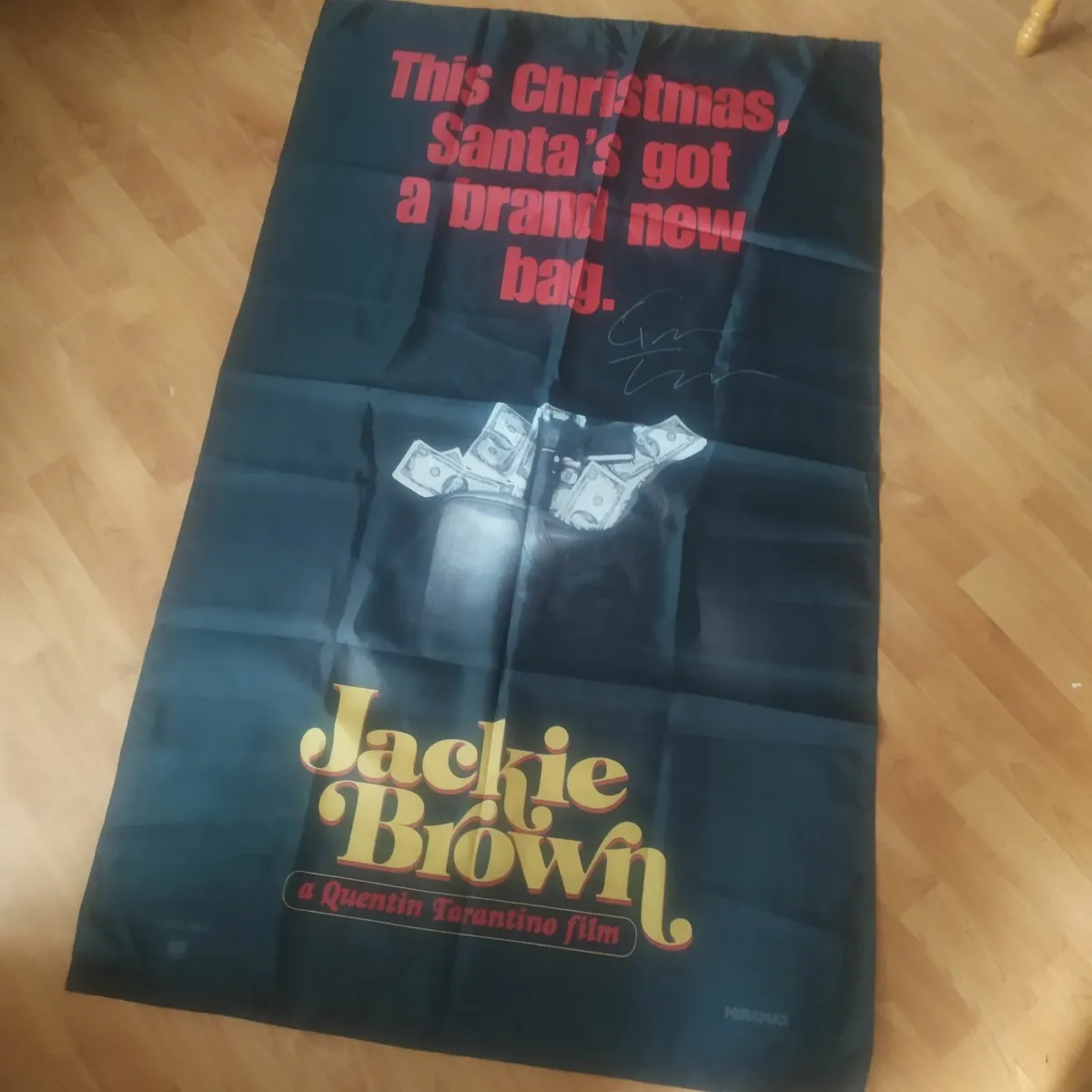 Jackie brown movie banner signed. Quinten - Image 2