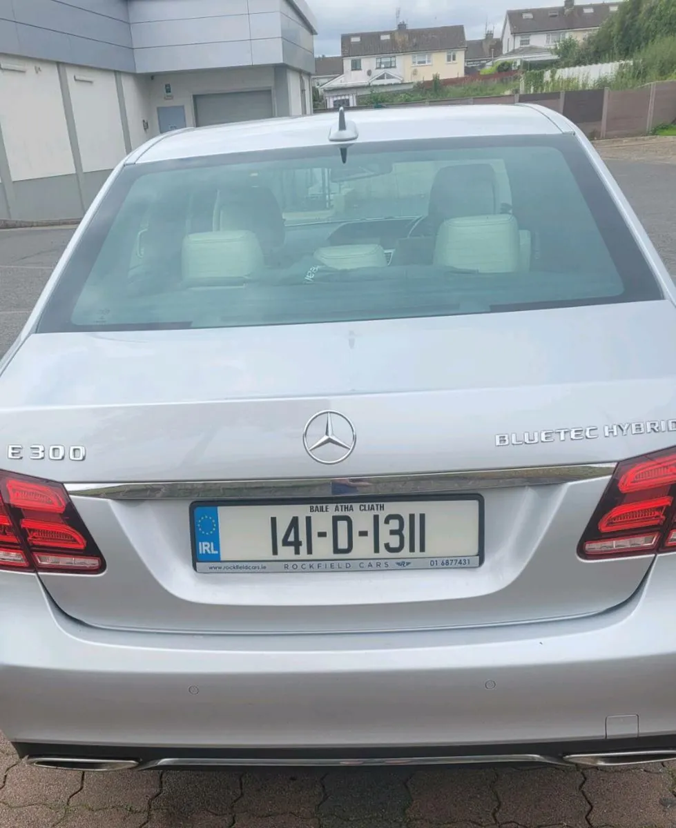 Mercedes-Benz E-Class 300 bluetec hybrid 2014 - Image 2