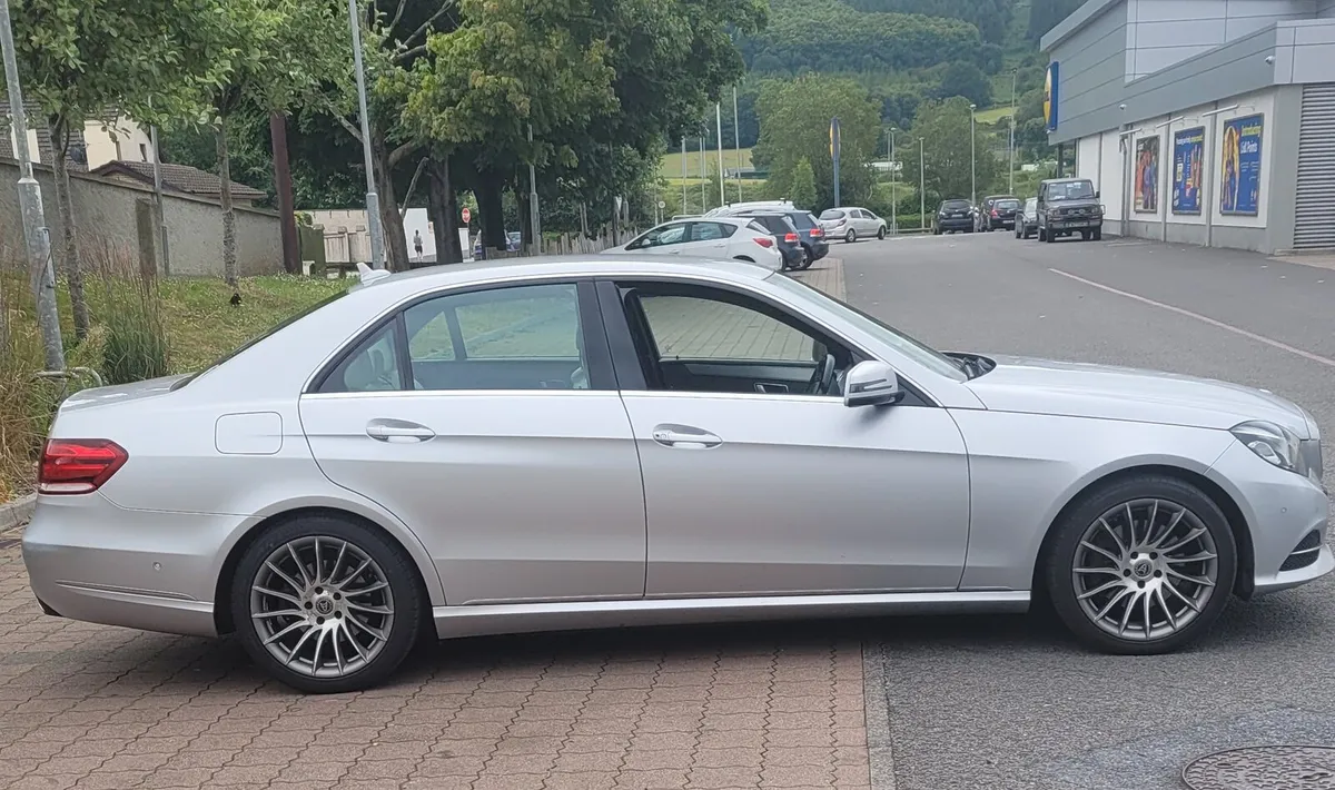 Mercedes-Benz E-Class 300 bluetec hybrid 2014 - Image 4