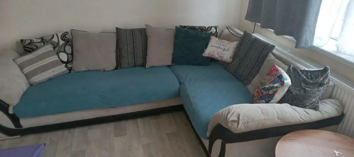 L couch - Image 1