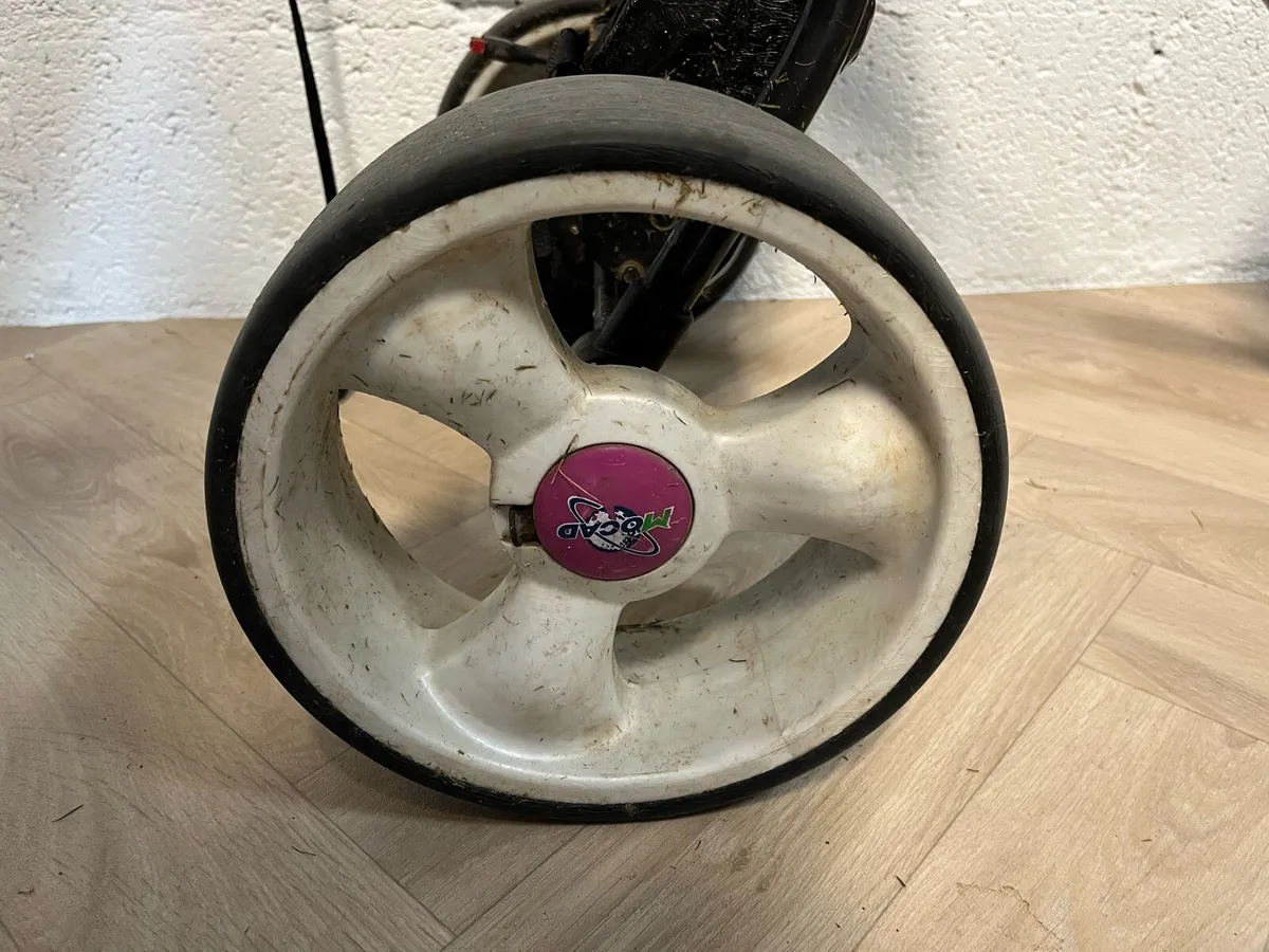 Mocad electric golf trolley - Image 2