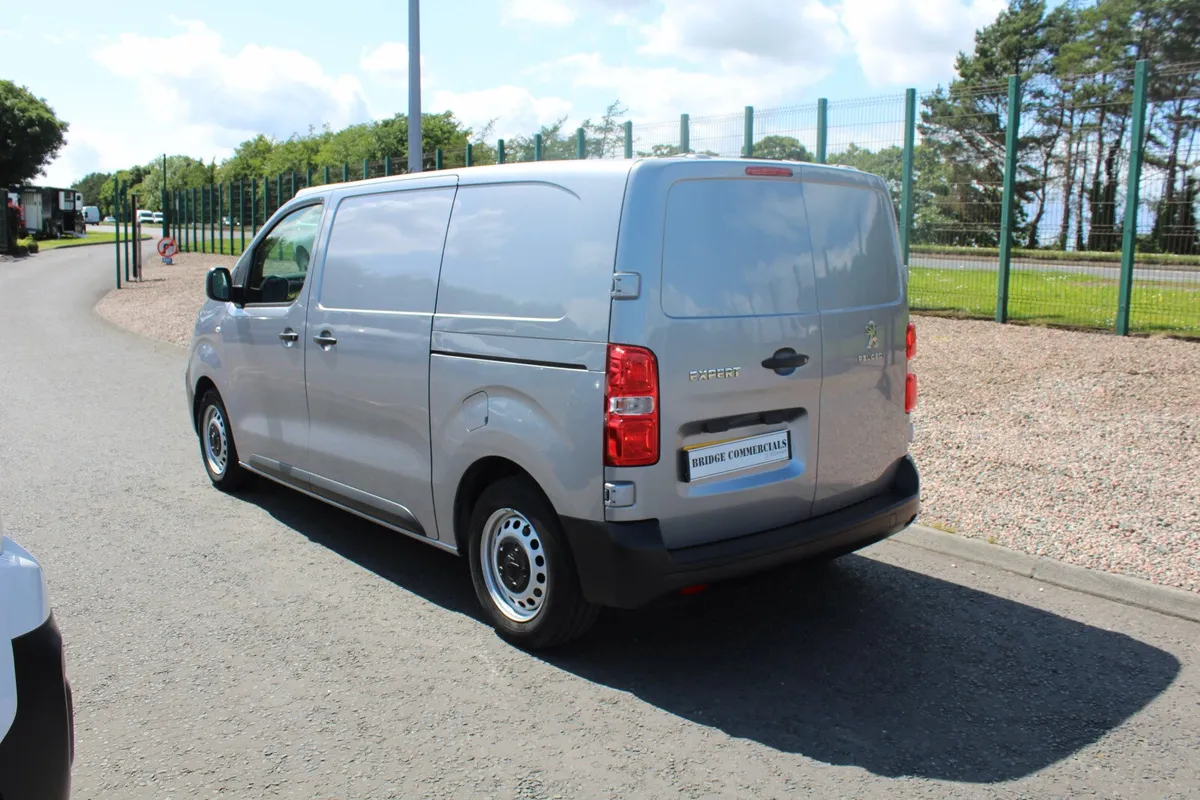 2022 Peugeot Expert Professional L1 Premium - Image 2
