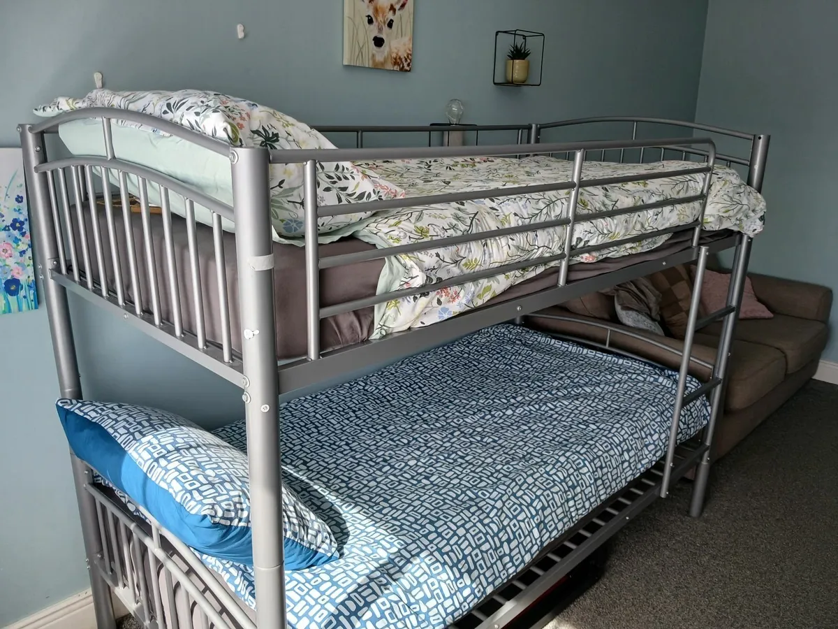 Bunk beds - Image 1