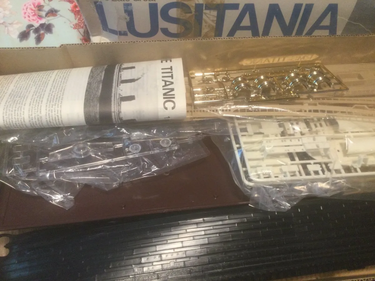 Scale models of the titanic and the lusitania - Image 3